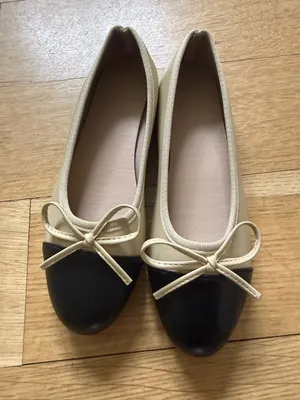 Classic Two-Tone Bow Ballet Flats - Black & Cream 7 thumbnail 1