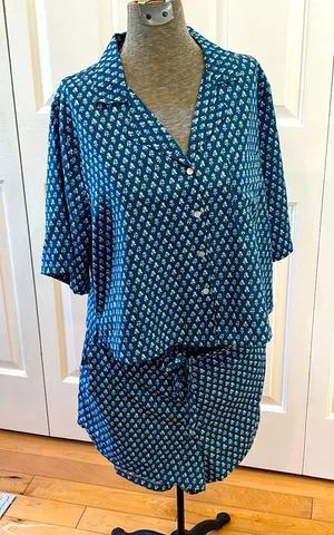 Haute Hippie blue and white flower design 2 piece short pajamas set thumbnail 1