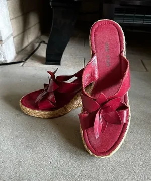 Me Too red flower wedge sandal size 7 thumbnail 1