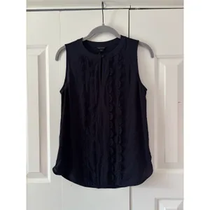 Ann Taylor Sleeveless Navy Eyelet Blouse XS thumbnail 2