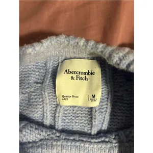 Abercrombie & Fitch Light Blue Cable Knit Crewneck Sweater Size M thumbnail 2
