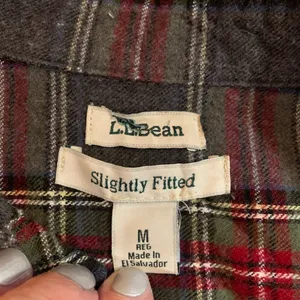 LL Bean Shirt Women Medium M Gray Scotch Plaid Flannel Slightly Fitted Top thumbnail 4
