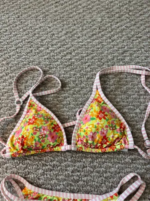 NWT Dippin' Daisy's Floral Bikini Set thumbnail 8