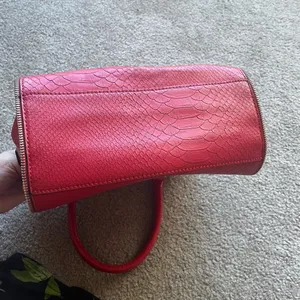 Guess Cherry Red Snake Embossed Satchel Y2K Glam Statement Handbag thumbnail 4