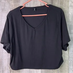 Shein Curve 4XL Cropped Ribbed V-Neck Short Sleeve Black Top thumbnail 1