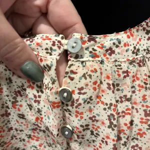 Entro NWT Women Floral Long Sleeve‎ Blouse Shirt Large Hook Eye Closure Boho thumbnail 4