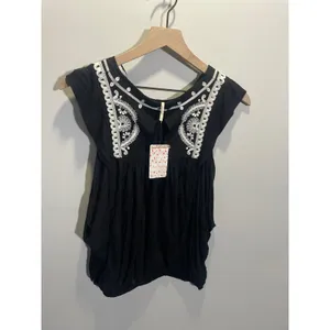 Free People Embroidered Top Womens XS Black‎ Boho Floral Cap Sleeve Blouse NEW thumbnail 5