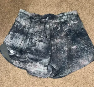 Lululemon Hotty Hot Shorts 4” thumbnail 2
