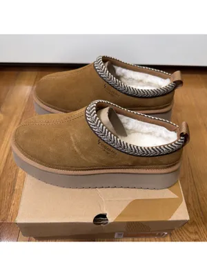 Size 11 US Women’s Koolaburra by UGG W Burree Platform Chestnut ( 2 LEFT SHOES) thumbnail 4