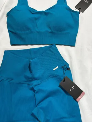 Lilias Active Ribbed Knit Seamless Sports Bra and Bike Shorts Set thumbnail 1