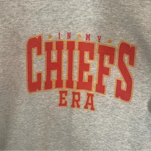 Gildan In My Chiefs Era T-shirt Travis Kelce Kansas City Sweatshirt Size Medium Grey thumbnail 3