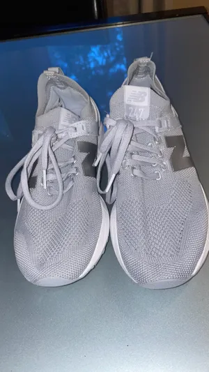 New Balance tennis shoes thumbnail 3