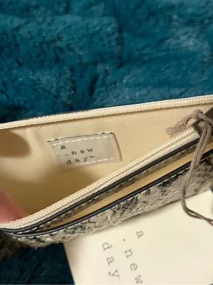 Women’s crossbody purse thumbnail 2