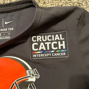 CLEVELAND BROWNS Womens Nike T-Shirt Crucial Catch Intercept Cancer size small thumbnail 2
