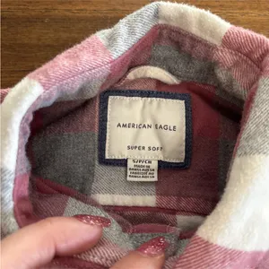 American Eagle Women's Super Soft Pink and Gray Flannel Size Small thumbnail 6