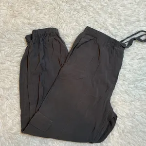 Anthropologie‎ Jogger Pants Womens XS Charcoal Grey Excellent Cargo Drawstring thumbnail 2