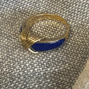 VTG Avon Ring‎ Gold Tone Sz 7.5 Criss Cross Design Band Navy Blue Retro 90s Y2K thumbnail 2