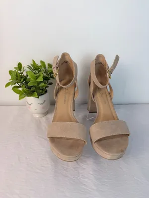 CL By Laundry Womens Beige Suede Block Heel Sandals Size 7.5W thumbnail 10