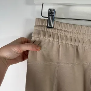 Lululemon Softstreme High Rise Relaxed Straight Leg Pant Beige Tan READ Womens 4 thumbnail 11