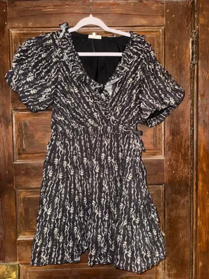 Entro Black Bow & Floral Ruffle-Trim Short Dress, Puff Sleeves with Pockets thumbnail 1