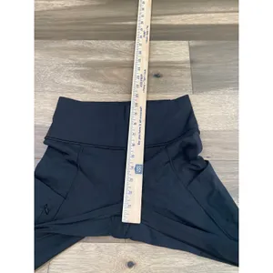 Athleta Capri Leggings Size XS Black Side Pockets Lightweight Athleisure thumbnail 4