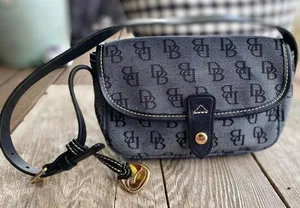 Cute Dooney & Bourke shoulder bag thumbnail 1