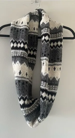 American Eagle Gray Fair Isle Infinity Scarf Womens Wool Blend Nordic Winter thumbnail 1