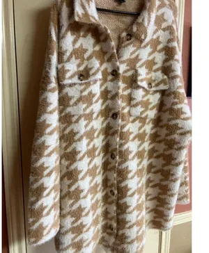 Torrid 3 houndstooth camel and ivory button up Sherpa jacket thumbnail 3