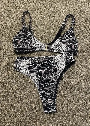 Women’s Black & White Printed Bikini Set Size M thumbnail 1