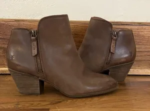 Frye Judith Zip Wheat Leather Ankle Booties Size: 8.5M thumbnail 1