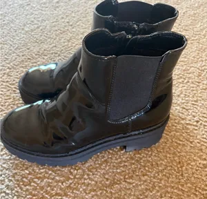 Black Glossy Chelsea Boots Size 5 thumbnail 2