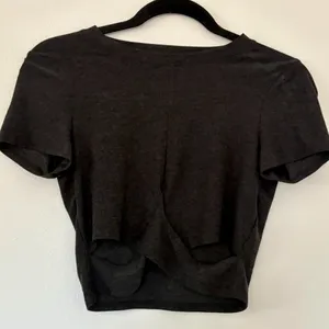 Beyond Yoga Featherweight Under Over Crop Tee thumbnail 4