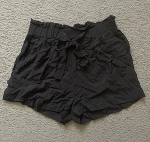 chic Black High-Waist Paperbag Tie Shorts thumbnail 1