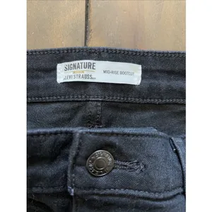 Signature Levi Strauss Mid-Rise Bootcut Womens Size 10 Black Stretch Denim Jeans thumbnail 3