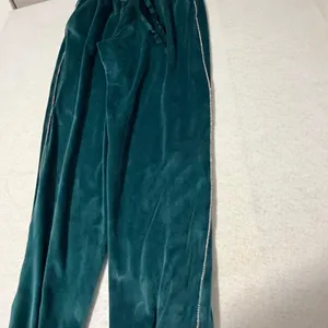 Victorias Secret On Point Green Velour Rhinestone Trim Joggers Small thumbnail 2