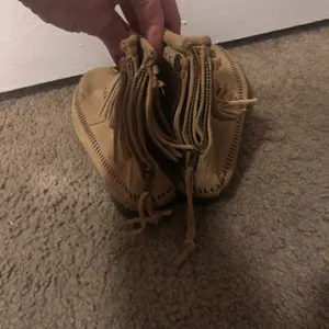Minnetonka size 7 light brown moccasins thumbnail 4