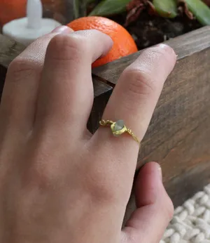 gold ring thumbnail 2