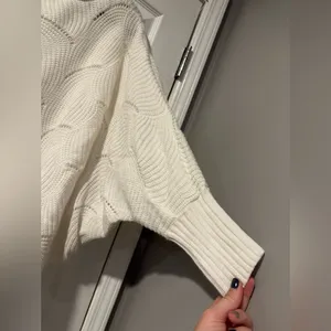 Women's Oversized Boutique Sweater Size Medium thumbnail 3