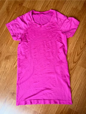 Lululemon Swiftly Tech Short Sleeve Crew Size 4 thumbnail 1