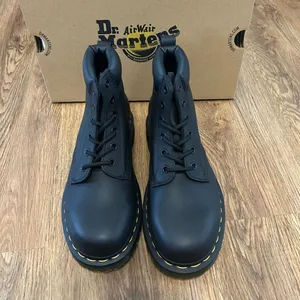 DR MARTENS black leather lace up ankle boots booties shoes women’s 9 new thumbnail 2