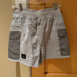 Lululemon Multi-Pocket Cargo HR Hiking Short 5" - seal grey thumbnail 3