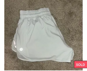 Lululemon Hotty Hot Short 2.5” thumbnail 3