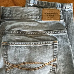 Abercrombie & Fitch Boyfriend Jeans Women’s Size 6R Mid Rise Distressed Denim thumbnail 5