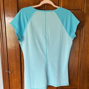 North Face Women's Light Blue V-Neck Top Size Large thumbnail 4