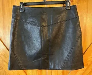 Divided Faux Leather Lined Mini Skirt Back Zip Button Closure Size 6 (5092) thumbnail 1