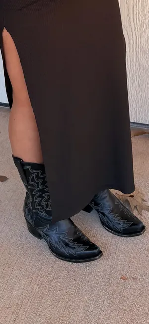 Cavender’s Black Snip Boots Size 7 thumbnail 2
