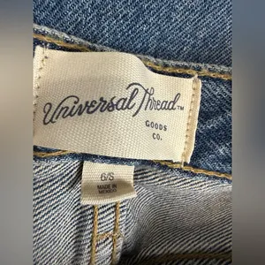 Universal Threads Relaxed Fit Blue Jeans thumbnail 2