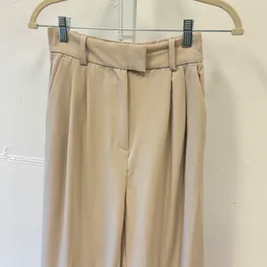 NWT H&M Beige High Waisted‎ Pleated Trousers Straight Leg Dress Pants Tan Size 4 thumbnail 3