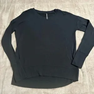 Athleta Black Long Sleeve Top Womens Size XS Lightweight Sweater Shirt Crewneck thumbnail 1