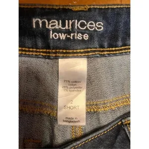 Maurices Jeans Women 2 Short Boot Cut Low Rise Dark Wash Distressed (1112) thumbnail 6
